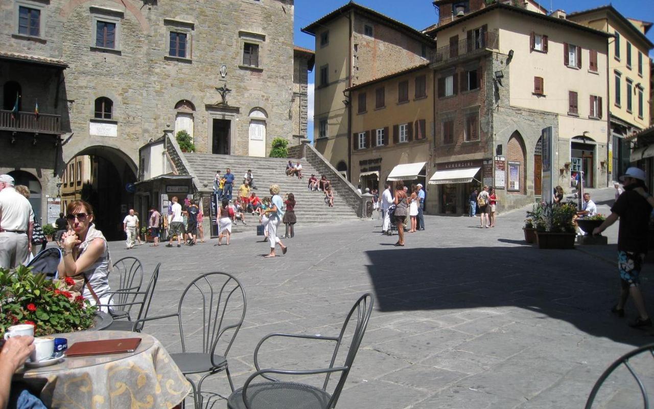 Appartamento Il Loggiato Cortona Bagian luar foto