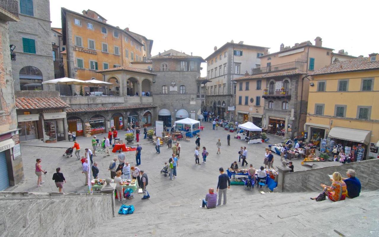 Appartamento Il Loggiato Cortona Bagian luar foto